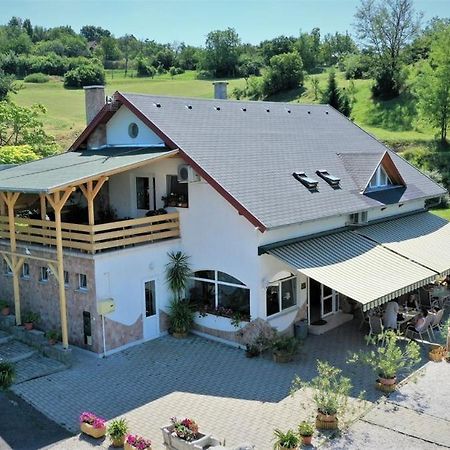 Borkuti Panzio Es Apartman Balatonszárszó Eksteriør bilde