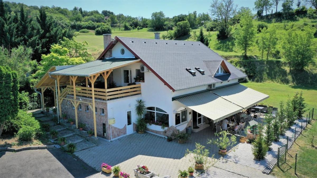 Borkuti Panzio Es Apartman Balatonszárszó Eksteriør bilde