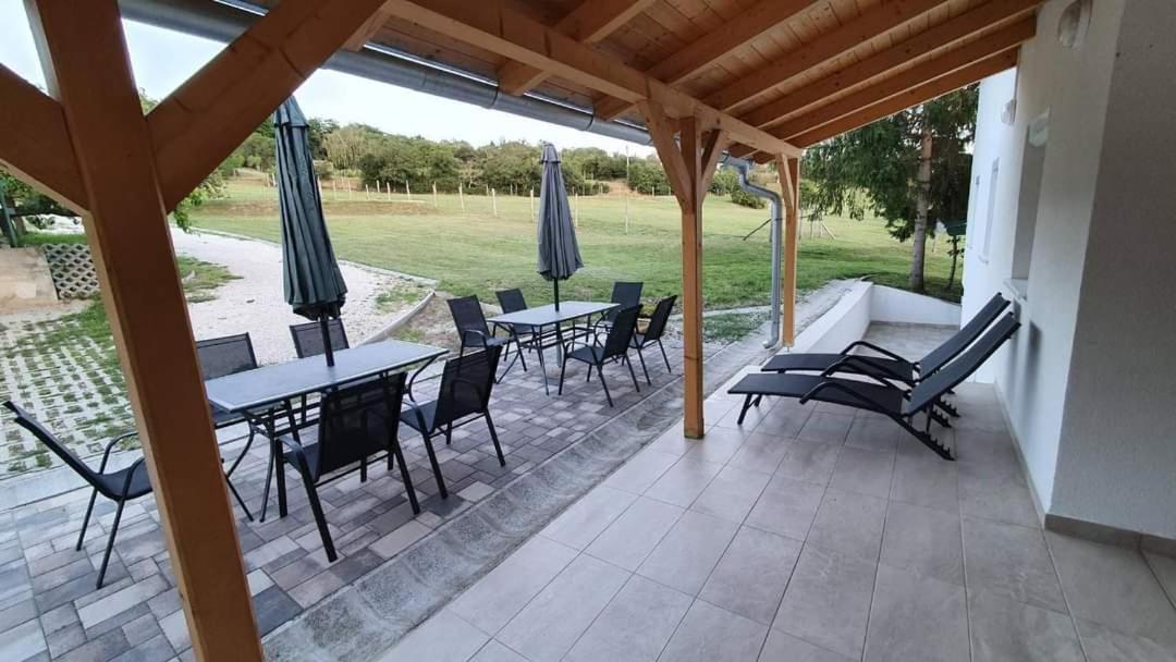 Borkuti Panzio Es Apartman Balatonszárszó Eksteriør bilde
