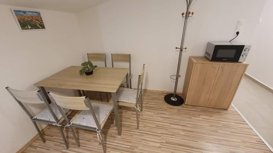 Borkuti Panzio Es Apartman Balatonszárszó Eksteriør bilde